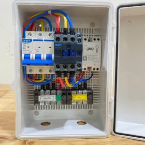 Tủ điều khiển bơm 3 pha 1-5HP Wifi ngoài trời mở nắp