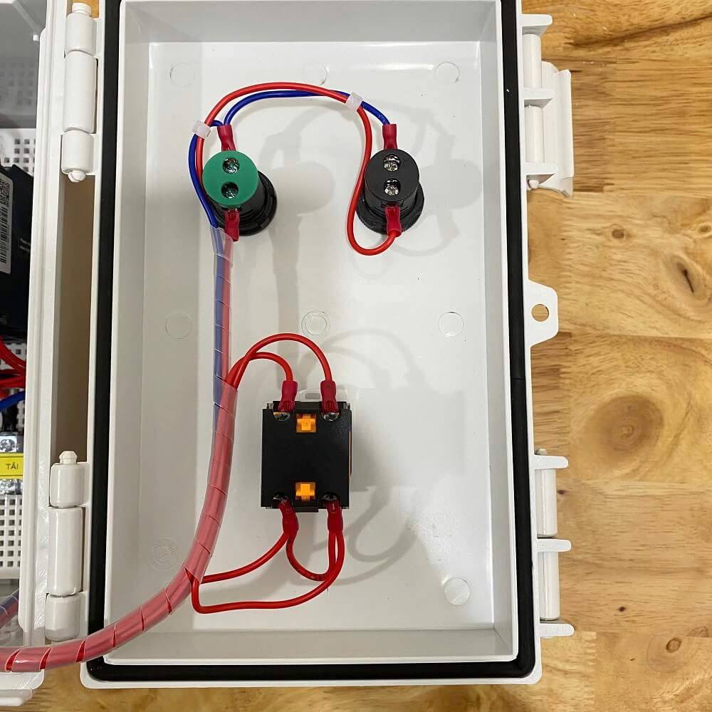 Đèn báo và nút nhấn tủ điện điều khiển bơm Chi tiết đấu nối nút nhấn và đèn báo trên cánh tủ điện
